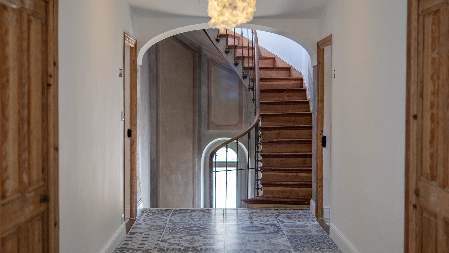 La Bâtisse en Blanc, a Belle Époque residence that reinvents itself without betraying its past